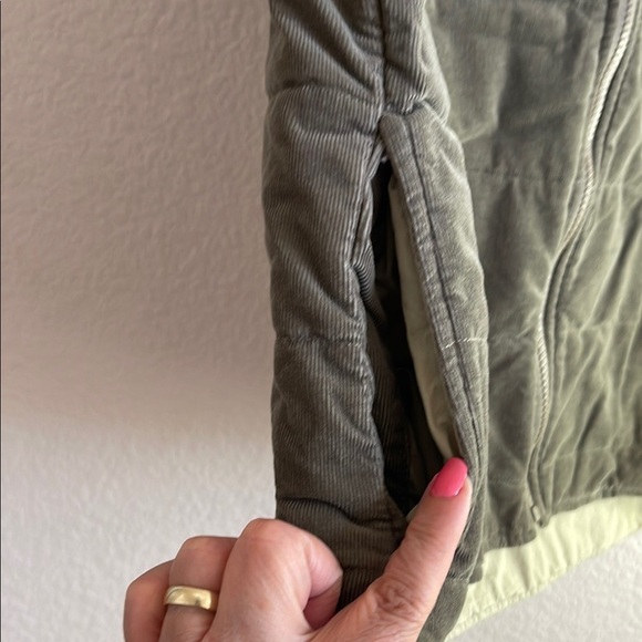 Eddie Bauer Beige Quilted Vest - Picture 3 of 5